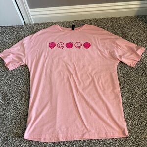 SHEIN Pink Short Sleeve Tee with Heart Graphic